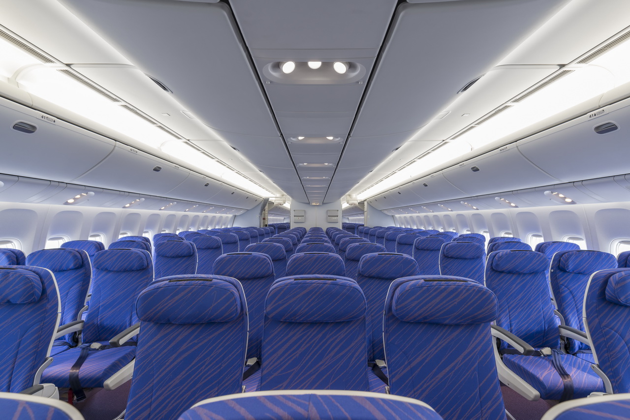 Boeing 787 cockpit hi-res stock photography and images - Alamy